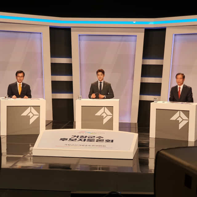 지난 20일 MBC경남 거창군수 후보 TV토론회에서 국민의힘 구인모 후보와 무소속 이홍기 후보가 토론을 하고 있다.