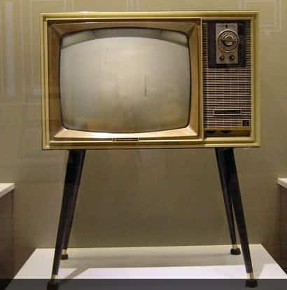 1966년 생산된 제1호 흑백 TV.