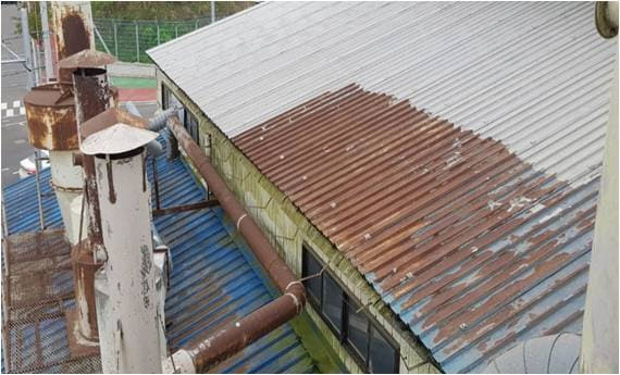 녹 쓴 지붕에 바로 바를 수 있는 티타늄세라믹페인트.